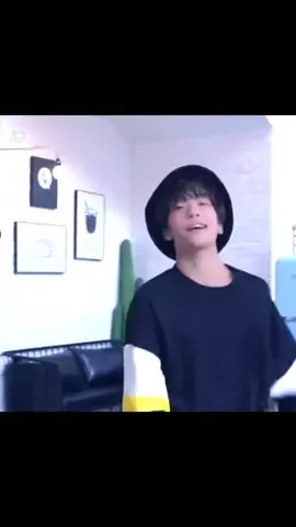 Baby Xinlong singing BABY by Justin 🤏🏻🤏🏻🤏🏻 What kind of ring would he have bought for us at that time??? candy ring?? 😭😭😭 . #XINLONG #HEXINLONG  #鑫隆 #씬롱 #허씬롱  #BOYS2PLANET #보이즈2플래닛 #보2플 #보투플 #fyp #boysplanet #fypkpop #mnet #boystory #jypentertainment #jypnation #kpopedit 