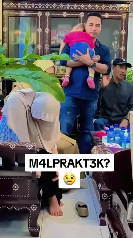 Tangan balita berusia 14 bulan bernama Arumi, asal Kabupaten Bima, Nusa Tenggara Barat (NTB), akhirnya harus di4mputasi.di dugaan m4lapraktik #miris #viral #ntb #videoviral 