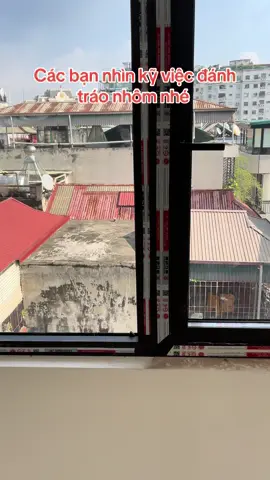 Các bạn nhìn kỹ việc đánh tráo nhôm nhé  #tiktok #fyp #viral #xaydung #hanhtrinhxaynha #thicongnoithat #nhomkinh 