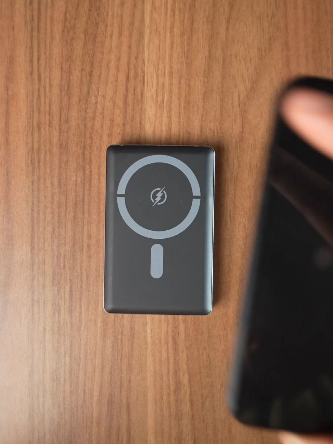 JETE A12 Series: 🔋 JETE A12 Series – Power Bank 10.000mAh dengan MagSafe & Fast Charging! 🚀 Cari power bank stylish, ringan, dan super canggih? Kenalan sama JETE A12 Series – solusi terbaik buat kamu yang butuh daya tahan tinggi dan kecepatan dalam satu genggaman! ✨ Fitur Unggulan: ⚡ Kapasitas 10.000mAh – Cocok buat charging seharian tanpa khawatir kehabisan baterai 🔗 Kompatibel dengan MagSafe – Tempel langsung, praktis tanpa kabel! 🔌 2 Output Charging – USB-C dan Wireless yang bisa dipakai bersamaan 🚀 USB-C Fast Charging hingga 20W PD – Isi daya lebih cepat dan efisien 📡 Wireless Charging hingga 15W – Tanpa kabel, tetap cepat dan stabil 💎 Desain Premium – Bodi kokoh dari ABS + PC + Aluminium Alloy ⚖️ Ringan & Portabel – Hanya 200 gram, nyaman dibawa ke mana saja Cocok untuk pengguna iPhone dan perangkat lain yang mendukung wireless charging. Tampil elegan, performa maksimal! 💼 Tonton video ini sampai habis untuk lihat langsung performa dan desain kece dari JETE A12 Series! #JETE #PowerBank #MagSafe #FastCharging #PowerBank10000mAh #GadgetTerbaik 
