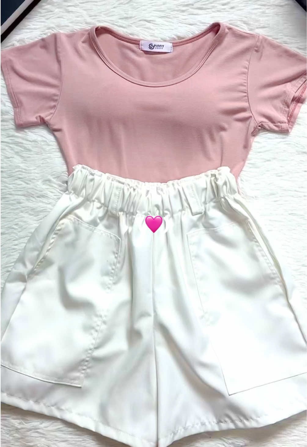 สาวหวาน🩷💕👀 #เสื้อครอป #กางเกงทรงบาร์บี้ #outfit #ไอเดียแต่งตัว 