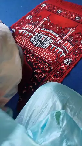 MasyaAllah. Beliau adalah Mbah Suyoto yuswo 81 tahun lebih. Kebetulan kita nunut sholat di musholla Desa Wonotopo Kecamatan Gebang Kabupaten Purworejo. Beliau adzan sendiri iqomat sendiri bahkan jadi Imam kemudian kita nderek makmuman sama Mbah Suyoto. Semoga Sehat Mbah . kita bertemu di kemudian hari Jangan sampai kita yang muda terkalahkan dengan semangat Mbah Suyoto. sehat sehat Mbah 🤗#fypシ #purworejo #wonotopo 