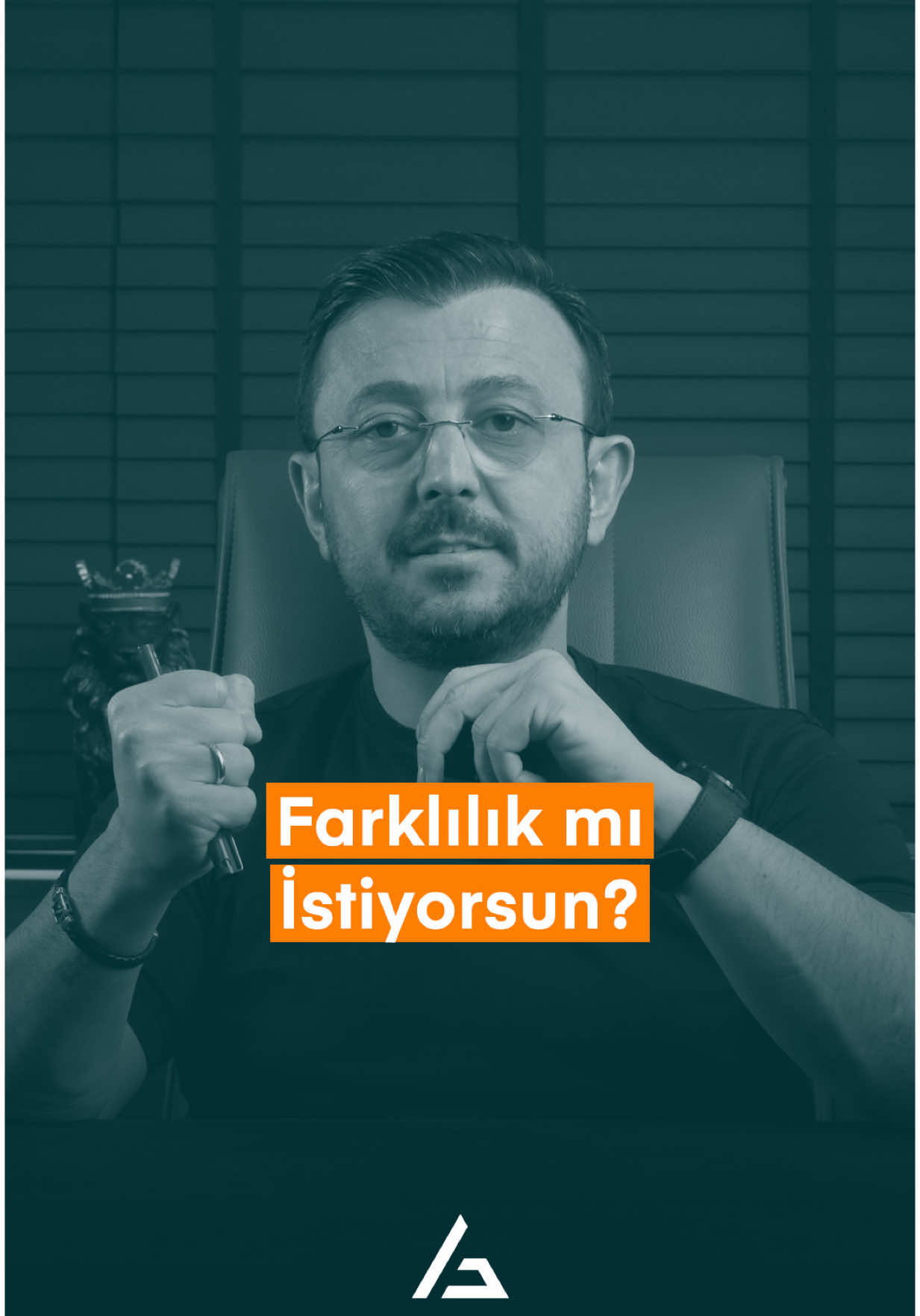 🟠Farklı Olanlar, İz Bırakır! Farklı olmak ve sektöründe fark yaratmak isteyen biri, diğerleri gibi davranmaz. Taklit etmez. Cesaretle kendi izini masaya koyar. Dener, kaybeder, düşer, kalkar… Ama her defasında daha güçlü ayağa kalkmayı bilir. Çünkü bilir ki, kendinden doğabilmek için farklı olmak zorundadır.    Ömrümüz bir başkasını kopyalayacak kadar uzun değil. İz bırakanlardan olun.💪   #motivasyon #farklıolmak #ilhamveren #girişimcilik #kendinolsana #cesaret #farkyarat #izbırak #toprakyatırımı #arifgüdül