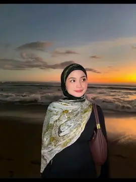 INSPIRASI FOTO DI PANTAI  #inspiration #OOTD #ootdhijab #foto #fypシ゚ #fyppppppppppppppppppppppp 