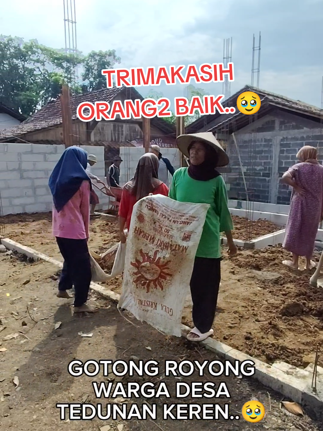Alhamdulillah antusias warga desa tedunan dalam gotong royong membantu untuk pembangunan rumah dek ririn sangat2 istimewa..Terimakasih orang2 baik..🥹#sosial #batang #fypシ #xyzbca 