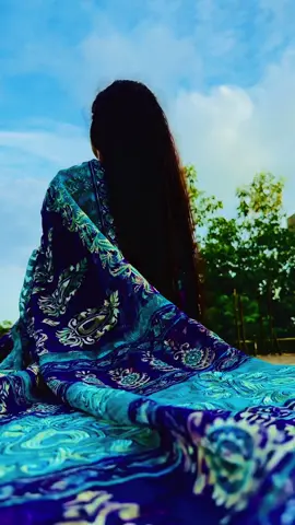 চোখে লাগার মতো অনেক মানুষ খুঁজে পাবা এই দুনিয়ায়। যেদিকে তাকাবা দেখবা একজনার চেয়ে আরেকজন আরো বেশি সুন্দর। যোগ্যতা খুঁজতে গেলেও তালিকা শেষ করতে পারবা না মানুষের।সবকিছুর বাইরে গিয়ে একটা কথা বলি, মানুষকে ভালোবাসা খুঁজতে হয় না বরং ভালোবাসা মানুষকে খুঁজে নেয়। এই ধরো মনে ধাক্কা লাগার মতো একজন মানুষ আসেই সবার জীবনে। তুমি নিজেও জানবা কী দেখলা তার মাঝে। শুধু মনে থাকবে তারে একবার দেখছিলা আর কখনো ভুলতে পারার ক্ষমতা তোমার হয়নি। যদি পারো সেই মানুষটারে ধইরা রাইখো। যার জন্য তোমার চোখে মুগ্ধতা বিরাজ করে কিংবা যে তোমারে মুগ্ধতার নজরে দেখতে পারে। দেখবা জীবনে এরচেয়ে ভালো কোয়ালিটি একজন মানুষের মাঝে অন্যকিছু খুঁজতে হয় না।❤️‍🩹🙂#unfrezzmyaccount #tiktokviral #foryou #tiktok #tiktokoficial #tiktokbangladesh🇧🇩 #viralvideo @TikTok 