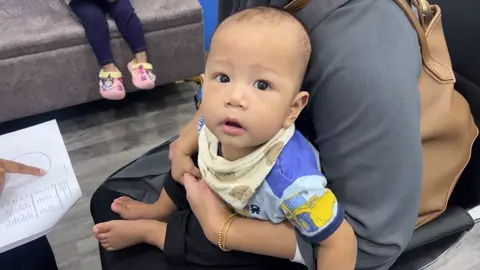 Wearing his little helmet like a champ So calm, cute, and full of smiles ❤️ this little star is rocking his journey to a better head shape !  Quick book your Baby Helmet appointment for your little one!  For any inquiries: 📍 C-63-UG, Dataran C180, Cheras Selatan, Selangor 📞 +60 16-677 6138