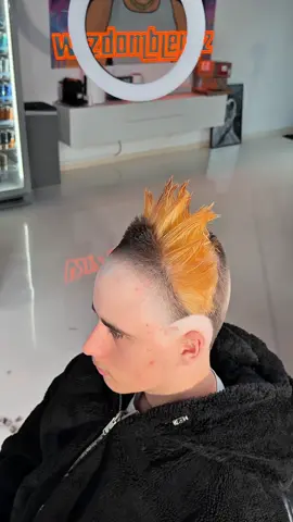 BESTER KOMMENTAR GEWINNT😂 #funnyhaircut #barber #hairstyle 