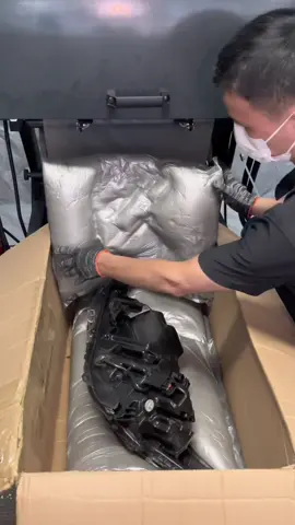 Automated machine foaming packaging protection for automotive headlight auto parts