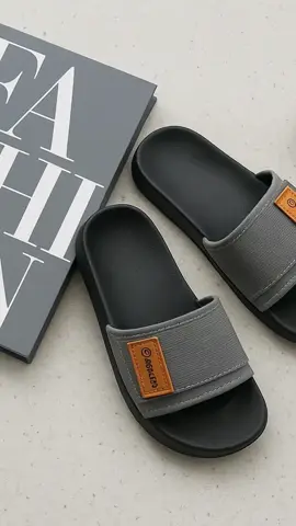 Sandal Selop Anak & Dewasa Distro Premium — Nyaman & Stylish! 💸 Harga: Rp46.460 #sandalpria #sandalanak #sandaldewasa #sandaldistro #sandalmurah #sandalkaret #slippers #footwearindonesia #fashionrumahan #sandalslide #TikTokFashion #tiktokaffiliates #affiliatetiktok 