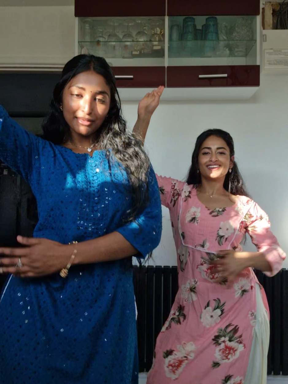 Love this remix 💃🤌🫶 @ATmixes @dani  DC:@Meena Aravinthan 🤌💃 #fyp #dancechallenge #browngirl #viralvideos #5ft2 #mallu #tamil #foryoupage❤️❤️ #sisters 