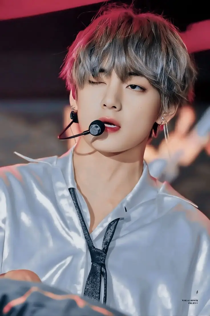 V Cute pic......💝😍 গানটা just wow                                          #bts #btsarmy #v 