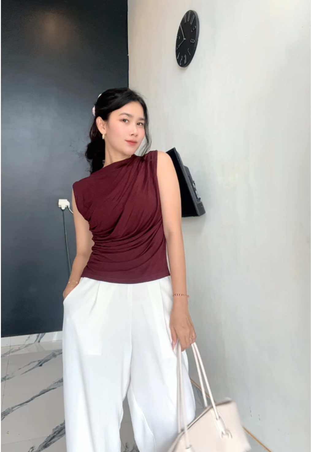 Cakeeppp si maroon❤️ #rekomendasioutfit #atasanwanita #rekomendasiatasan #atasankerut 