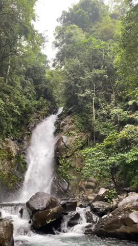 derasnya air lebih tenang daripada berisiknya manusia✨#curugcidurian #curug #fypシ 