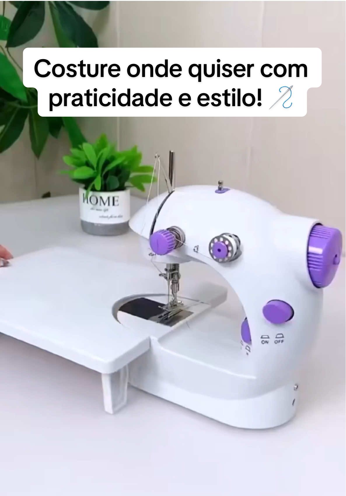 Costure onde quiser com praticidade e estilo! A Mini Máquina de Costura Portátil Elétrica é bivolt, leve e vem com pedal para controle total na costura. ⚡ Funciona em 110V e 220V 🎛️ Pedal para facilitar o ritmo 🎒 Compacta para levar a qualquer lugar Perfeita para quem ama criar e ajustar na hora! Quem já quer a sua? 🙌✂️ #MiniMaquinaDeCostura #CosturaPortatil #DIY #CostureiraCriativa #dafu #dafushop #dafubrasil #viral #explorar 