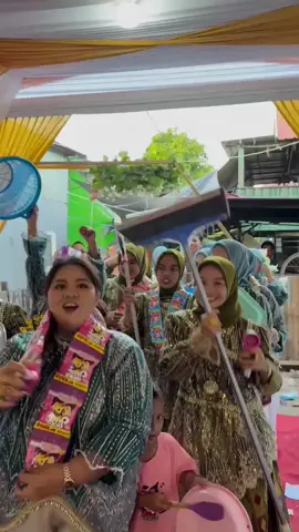 ikut trend, lucu sih🫣🤣#trending #lucu #hadiah #gift #buat #pengantin #tiktok #rombongan #teman #asik #acara #bugis #soundviral 