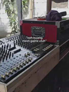 makane ragato sound ngko ngerti 🗿🗿#bosmuda #tukangsound #fyp #bahanstory #soundsystemindonesi #soundhajatan #soundsystem #balungcilik #mungkonten😝 #soundbalapindonesia #wongtulus #soundviral #laguviral 