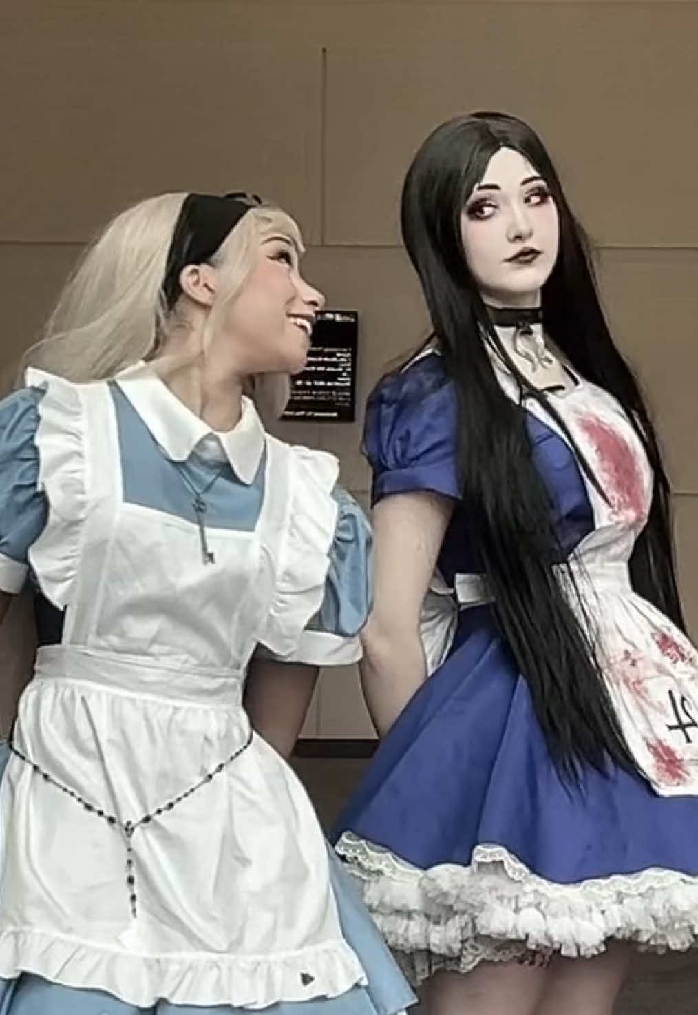 Give me all the weight of your sorrows, my sunset. I’ll carry it for the both of us.  { @ares.｡ｏ♡  as #aliceinwonderland } #alicemadnessreturns #madnessreturns #alice #cosplay 