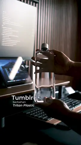Warna sleeve-nya macem2 Pack, dan yg kita pake itu botol yang ukurannya 450ml (seri Slim). Ini tumblr masuk banget buat keseharian Bapack @memobottle Indonesia  #memobottle #tumblr #gadgetampuh 