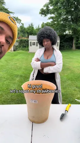 isn’t he doing a good job, guys?! 😤👊🏾 #couple #boyfriend #Relationship #plantdad #plantsoftiktok #yearningyardies 
