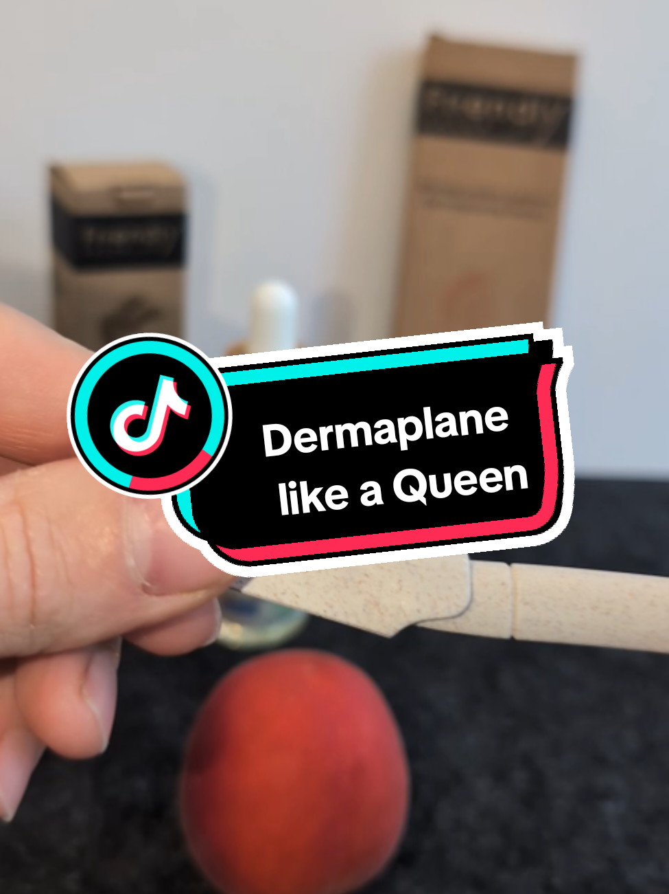If you dermaplane at home you need this oil, specially designed for pre and post shave. #dermaplaningoil #dermaplaneoil #dermaplane #dermaplaning #madeinuk 