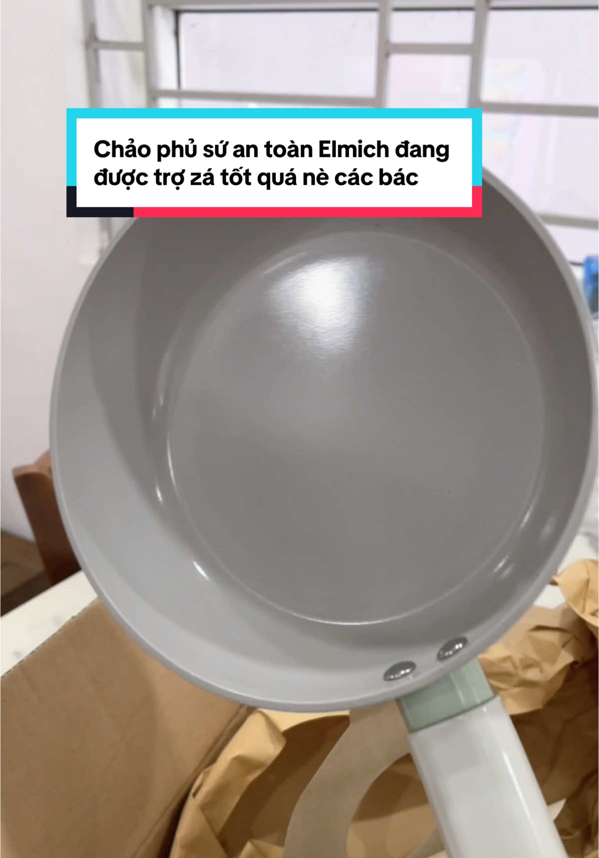 Bác nào thấy căn nhiệt chảo inox khó quá thì mình sắm chảo phủ sứ an toàn Elmich này đi ạ 😍 Công nghệ chống dính mới nhất phủ sứ an toàn, ko chứa chì, ko chứa hạt vi nhựa 