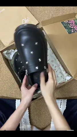 รองเท้าหัวโตแบบสวม มีสายรัดส้น หนา3.5นิ้ว เบานุ่ม ใส่สบาย สำหรับผู้หญิง(แถมอะไหล่ดาวติดเอง💕🤍) #รีวิวของดีบอกต่อ #รองเท้าแฟชั่น #รีวิวรองเท้า #รองเท้าติ๊กต็อก 