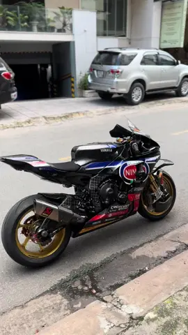 Diện mạo mới cho em nó 😍 Yamaha R1 Full Option ae máu hú em 