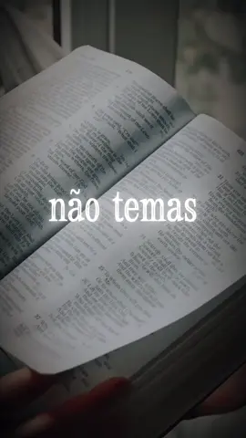 Isaías 41:10 “NÃO TEMAS, POR QUE EU SOU CONTIGO” #CapCut #versos #biblia 