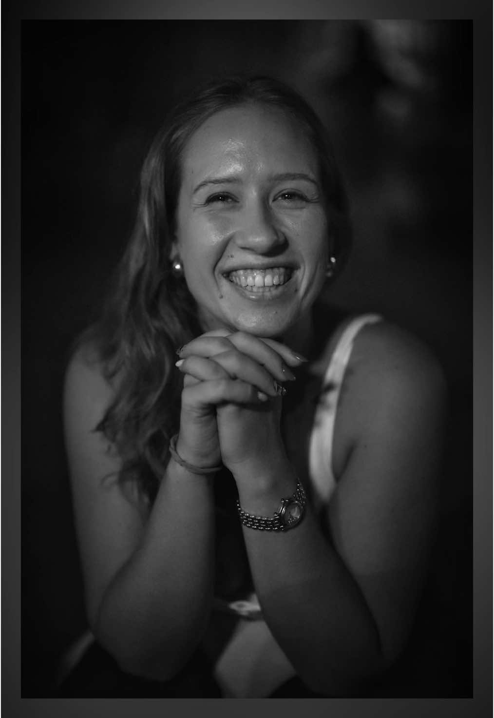 Un sourire sincère à Barcelone 🇪🇸 . Le PhotoMentalisme c’est quoi ?  C’est un concept photo 📷 et vidéo 🎞️ dont le but est de capter le sourire sincère chez les gens.  . Vous pouvez soutenir mon travail en utilisant le code MENTALISTE sur le site de @ipln.fr . #barcelone #Mentalisme #portrait #ukraine