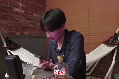 Nói chuyện với bồ giọng làm nũng x2, thêm lúc đang say thì x100 luôn. 🥹 Nghe giọng anh Hae qua điện thoại là biết ảnh chiều em tới cỡ nào. 🥰  #haehyuk  #superjuniordne #dne #donghae #eunhyuk #leedonghae🥑 #leehyukjae🍓 