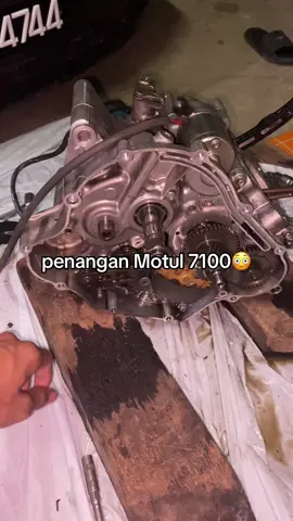 alhamdulilah motul 7100 tidak mengecewakan #engineoil #motul #motul7100 #lc135malaysia #lcv1 #lcv2 #y15zrmalaysia 