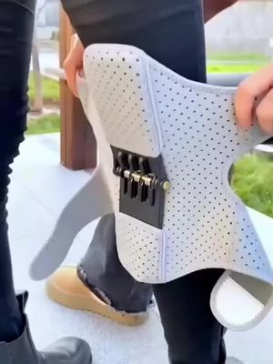 Powerful rebound knee pads for joint support and pain relief.