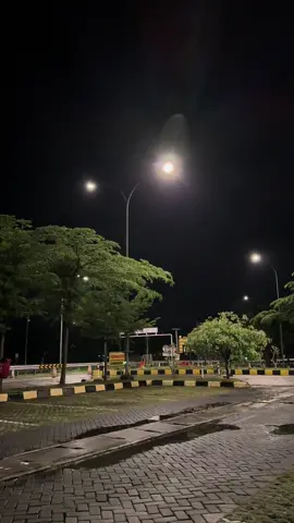 Vibes malam hari di jalan tol 