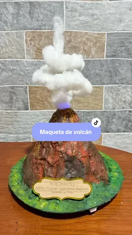 Cuando la mís pide maqueta de volcán 🌋….automáticamente nosotros (mi papá y yo ) #maquetavolcan🌋 #volcan #maqueta #5añitos #papaehija #pasoapaso #paratii #manualidades 