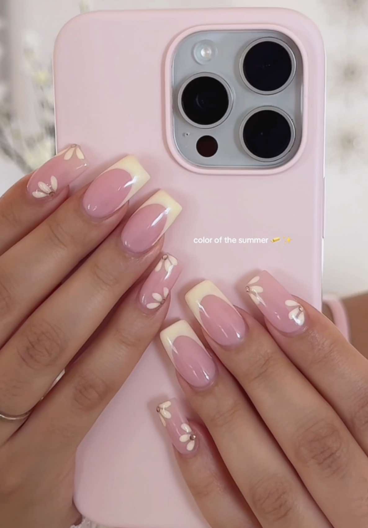 butter yellow nails for summerrr 🧈🌟 #nailinspo #summernails #butteryellow #butteryellownails #summer25 #summertrends #newnails #nailsinspiration #yellownails 