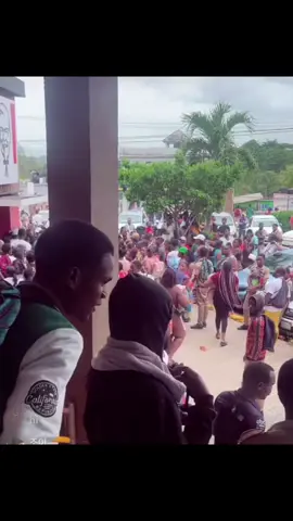 The crowd at kfc #jamaicantiktok🇯🇲viral #kfc50years #jamaicatiktok #kfcchicken #kfcdealjamaica 