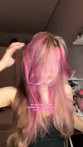your sign to dye your hair for summer into a fun colour!!💕 #pinkhair #jesuslovesyou #tvgirl #Summer #summerhair #pinkhighlights #hairdye #fyp #fyy #fy #viral #inspo #relatable #makeup @Schwarzkopf Professional 