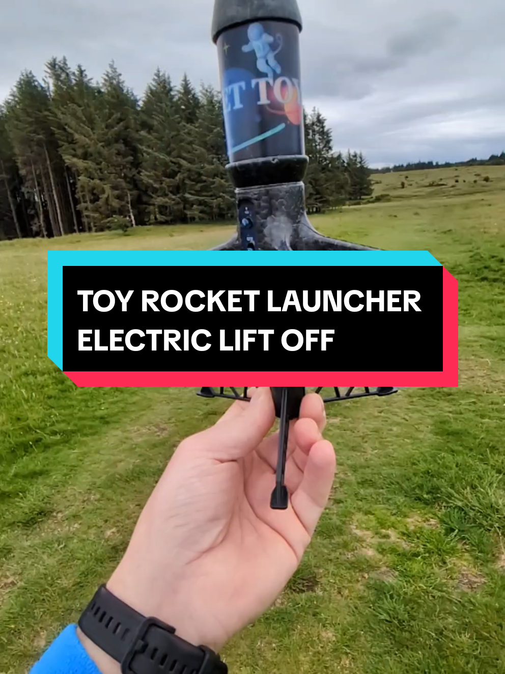 #tiktokmademebuyit #summersale #spotlight #fyp #rocketlauncher #toy  Great for keeping the kids entertained this summer☀️