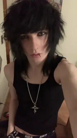U better drop to ur knees and bark like u want it #emoboy #emo #emoboys #fyp #foryoupage #emostyle #fypp #fypシ゚ #emohair #viral 