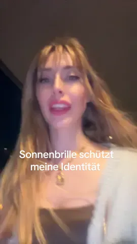 Girls night 🤍🤍🤍 #sonnenbrille #sonnenbrilleschütztmeineidentität #fyp #randomjess #blondehair #blondie #tiktoktalk 