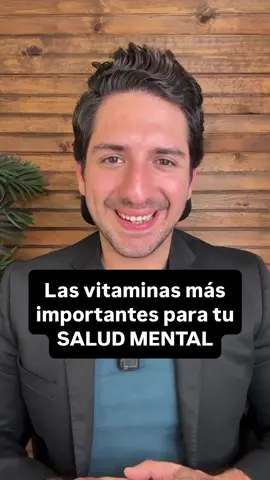 Las vitaminas más importantes para tu SALUD MENTAL La salud mental no solo depende de la terapia, también depende de tu nutrición. Tu cerebro necesita varias vitaminas para poder funcionar bien. Y estas son algunas de las más importantes: La vitamina B6 ayuda a producir serotonina y GABA, neurotransmisores clave para la calma, el buen ánimo y la claridad mental. Sin suficiente B6, es más fácil sentir ansiedad, irritabilidad o dificultad para concentrarte. La vitamina B12 participa en la producción de energía cerebral. Es clave para mantener una buena memoria, concentración y capacidad de aprendizaje. Su deficiencia puede causar fatiga mental, olvidos o bajo estado de ánimo. La vitamina B9 es necesaria para la síntesis de neurotransmisores. Mejora el ánimo, la agilidad mental y puede ayudar a reducir síntomas de depresión leve. La vitamina D ayuda a regular la inflamación cerebral. Mejora el estado de ánimo, la motivación y la capacidad de pensar con claridad. Su déficit se asocia con más fatiga, falta de energía y pensamiento lento. La vitamina C protege al cerebro del estrés oxidativo. Ayuda a mantener la memoria, el enfoque mental y el buen humor. Y aunque los suplementos son una gran opción, la mejor fuente de estas vitaminas son los alimentos. ¡Comparte para promover el cuidado de la salud mental! Y recuerda que la salud mental también necesita del ejercicio y un buen descanso. #vitaminas #saludmental #saludemocional #bienestarmental #bienestaremocional 