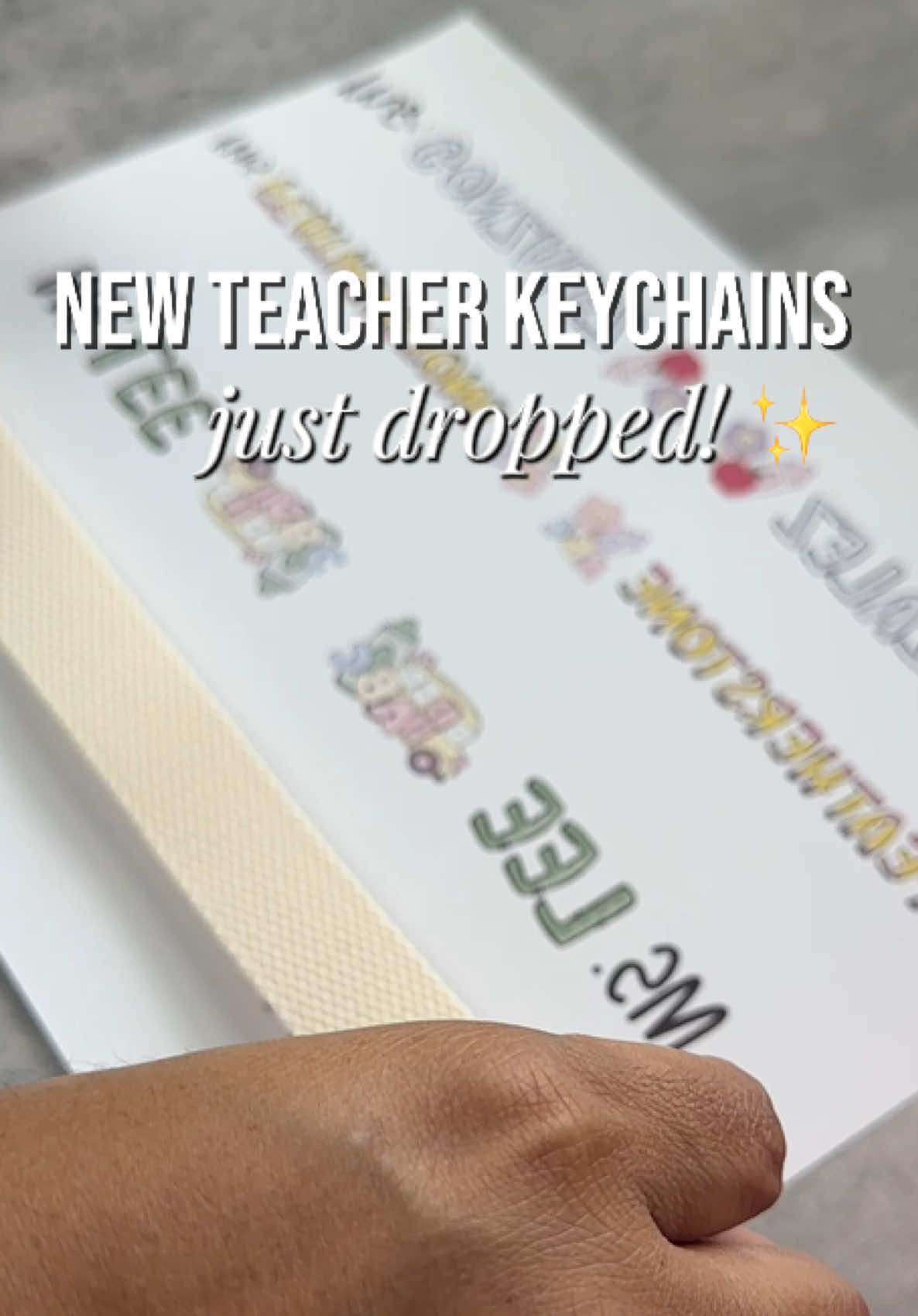 Just added these new teacher keychains to my Etsy shop! 🍎✨ I had so much fun designing each one — perfect for your favorite teacher or to treat yourself if you’re one 💛 Which one is your fave? #TeacherGiftIdeas #TeacherKeychain #EtsyFinds #NewInShop #SmallBizLove #PersonalizedGift #WristletKeychain #BackToSchool2025 #EtsyMoms #CustomMadeWithLove