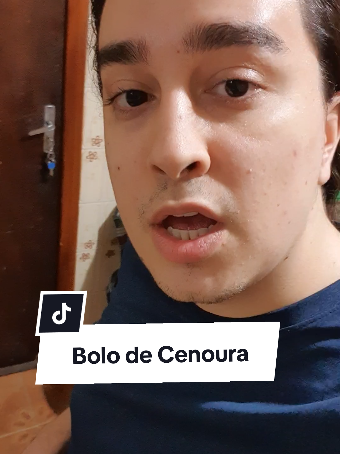 É de cenoura com cobertura de brigadeiro #Bolo #cenoura #bolodecenoura #mercadodetrabalho #emprego 