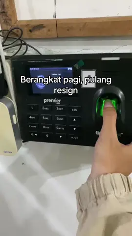 🗣️ : Dapet kerjaan enak, gaji segitu malah resign. Ga bersyukur bgt si, kata gua mah syukurin aja daripada blablablabla Me : Kadang apa yang terlihat tidak seperti apa yang dibayangkan☺️ #resign #fyp #quotes #beranda 