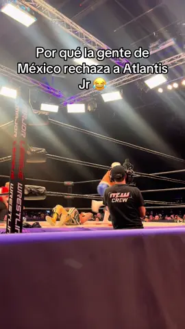 Los fans de AEW Grandslam en Arena Mexico no están contentos  con Atlantis Jr pero POR QUÉ???jaja #aew #aewmexico #arenamexico #atlantis #atlantisjr #mlw #majorleaguewrestling #aewgrandslam #aewgrandslammexico 
