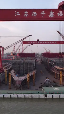 #shipbuilding #shipyard  #China  一搜价值1500000000大型模块吊装合拢，海上货王，国产双燃料集装箱🚢！🇨🇳🇨🇳🇨🇳🇨🇳🇨🇳🇨🇳🇨🇳🇨🇳🇨🇳