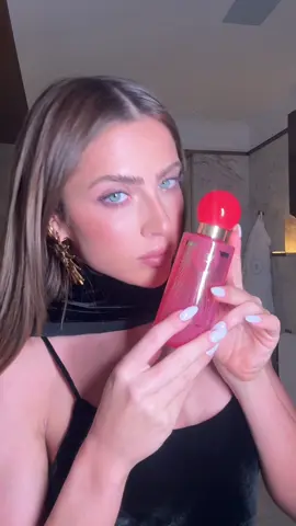 @JADE ficando ainda mais cheirosa com o bodysplash de Venus Love! ✨💖 #VenusLove #tiktokshop 