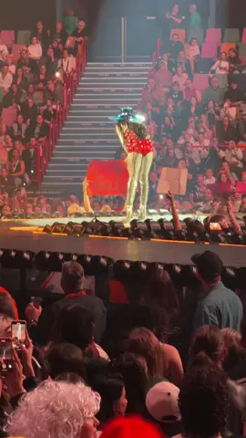 Someone asked Katy Perry to be their surrogate at her Brisbane show 🤣