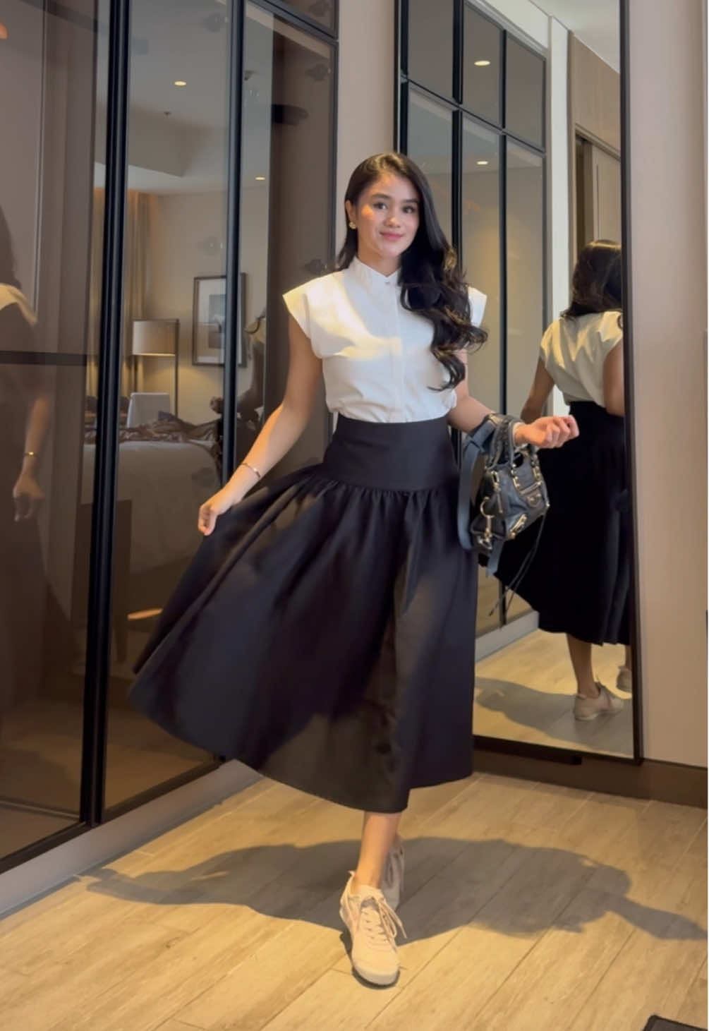 Corporate chic👜  #officeoutfit #officewear #gdwm #getdressedwithme #forwork #clientmeeting #capsuleoutfits #capsulewardrobe #workcapsulewardrobe #workwear #outfitngantor #outfitkantor #outfitkerja #ootdngantor #ootdkantor #modestoutfits #modestworkwear #modestoutfit #modestwear #maxiskirt #flareskirt #outfitideas #outfitinspo #grwm #grwmtowork #semiformal #smartcasual #monochromeoutfit